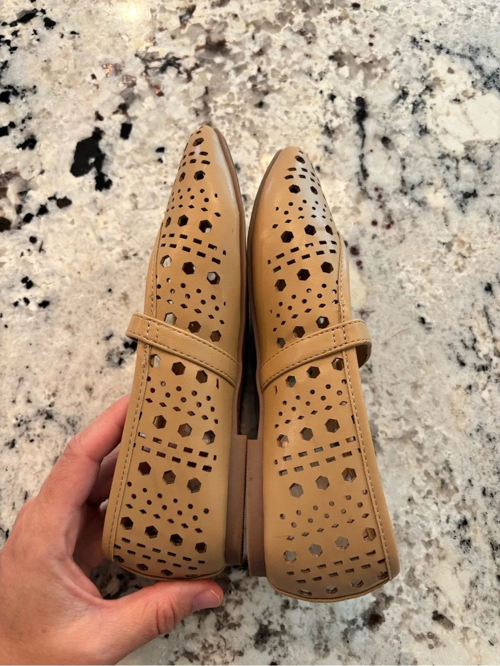Kids old navy Mary Jane flats shoes size 4 tan